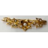 A 15ct (TESTED) BAR BROOCH SET WITH PEARLS (1 MISSING)