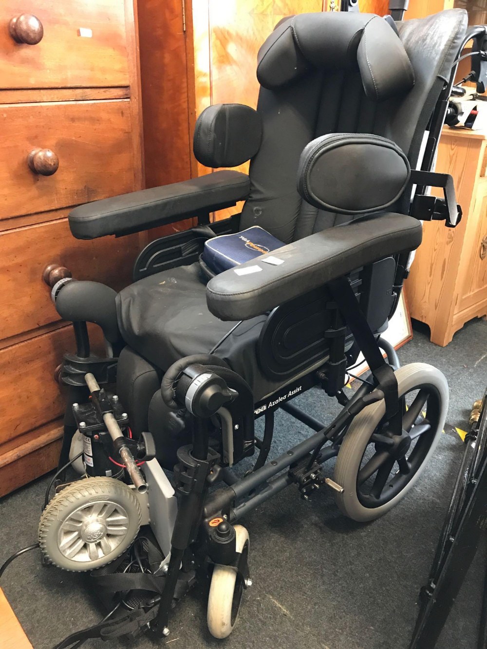 POWER ASSISTED WHEEL CHAIR MADE BY REA INVACARE AZALEA ASSIST WITH BLACK PADDED FOAM SEAT & HEAD - Image 2 of 3