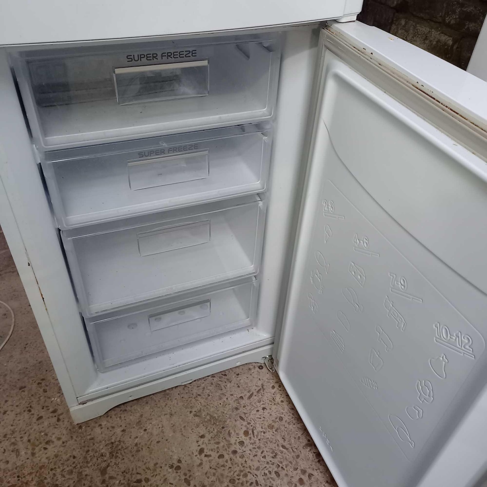 HOTPOINT UPRIGHT FRIDGE FREEZER - Image 5 of 5