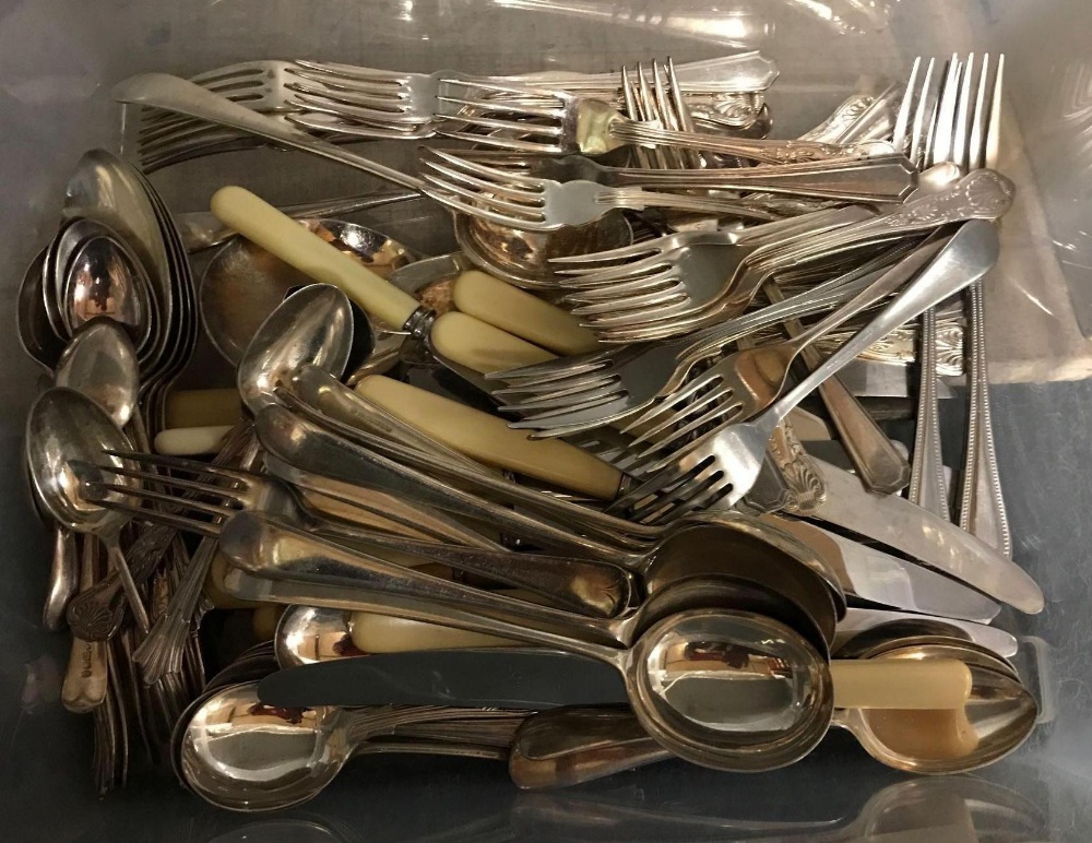 PLASTIC TUB OF CUTLERY