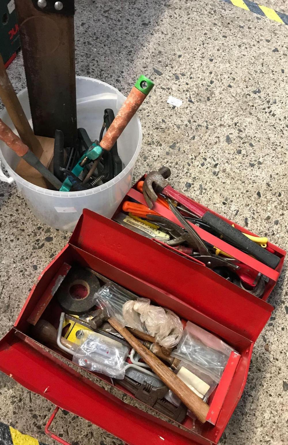 METAL TOOL BOX & CONTENTS & PLASTIC CONTAINER WITH TOOLS