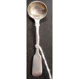 A VICTORIAN SILVER SALT SPOON, GILT BOWL - LONDON 1886 BY C.B