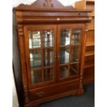 REPRODUCTION MAHOGANY, MIRROR BACK DISPLAY CABINET WITH GLASS DOORS & SHELVING WITH 2 DRAWERS