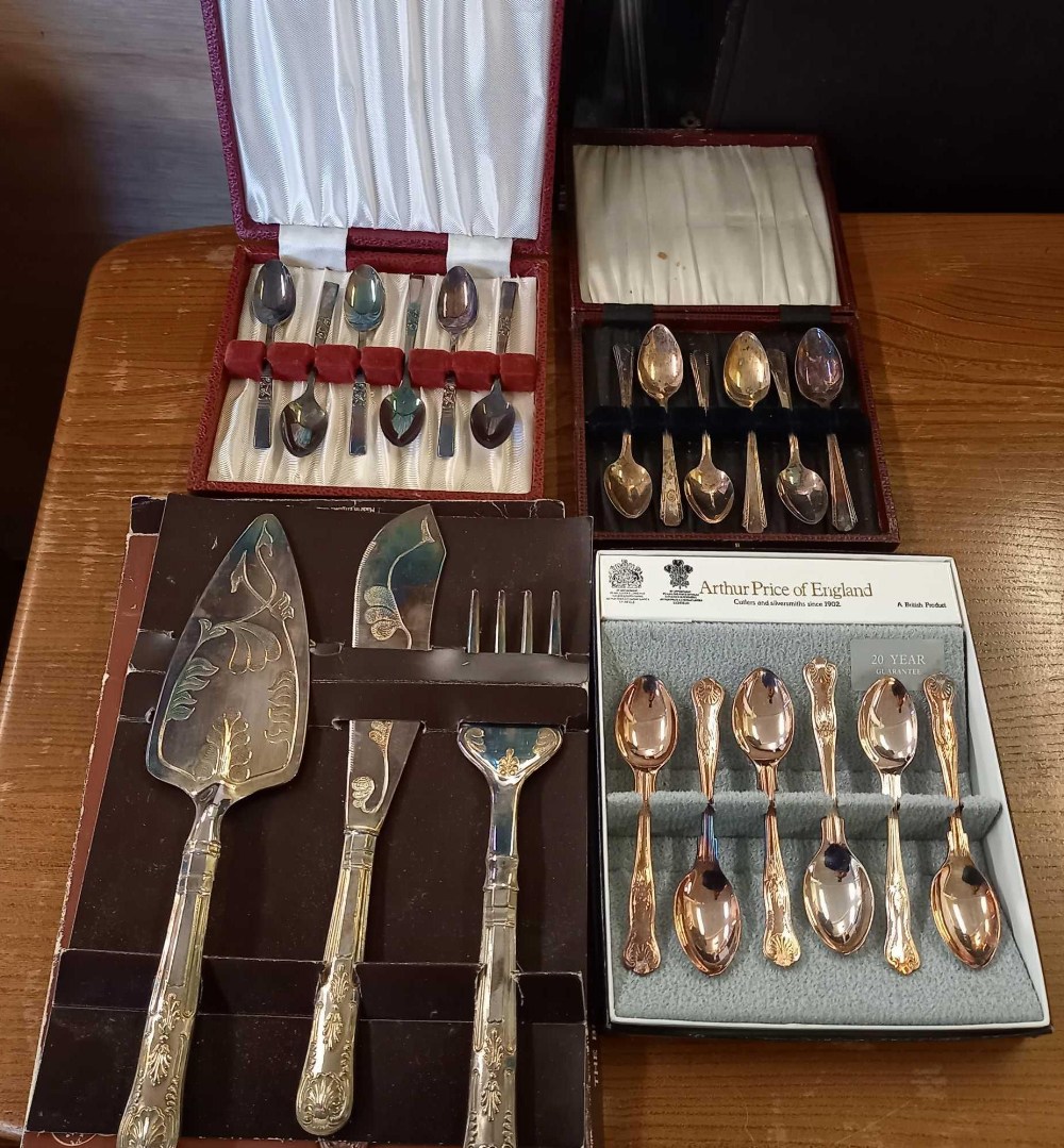 4 BOXED CUTLERY