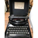 REMINGTON NOISELESS PORTABLE TYPEWRITER IN CASE