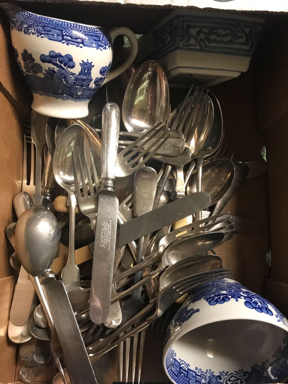 CARTON OF CUTLERY & 3 PIECES OF BLUE & WHITE CHINAWARE