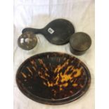 SHELF OF TORTOISE SHELL EFFECT ITEMS INCL; A TRAY, HAND MIRROR, TRINKET BOX & INKWELL A/F