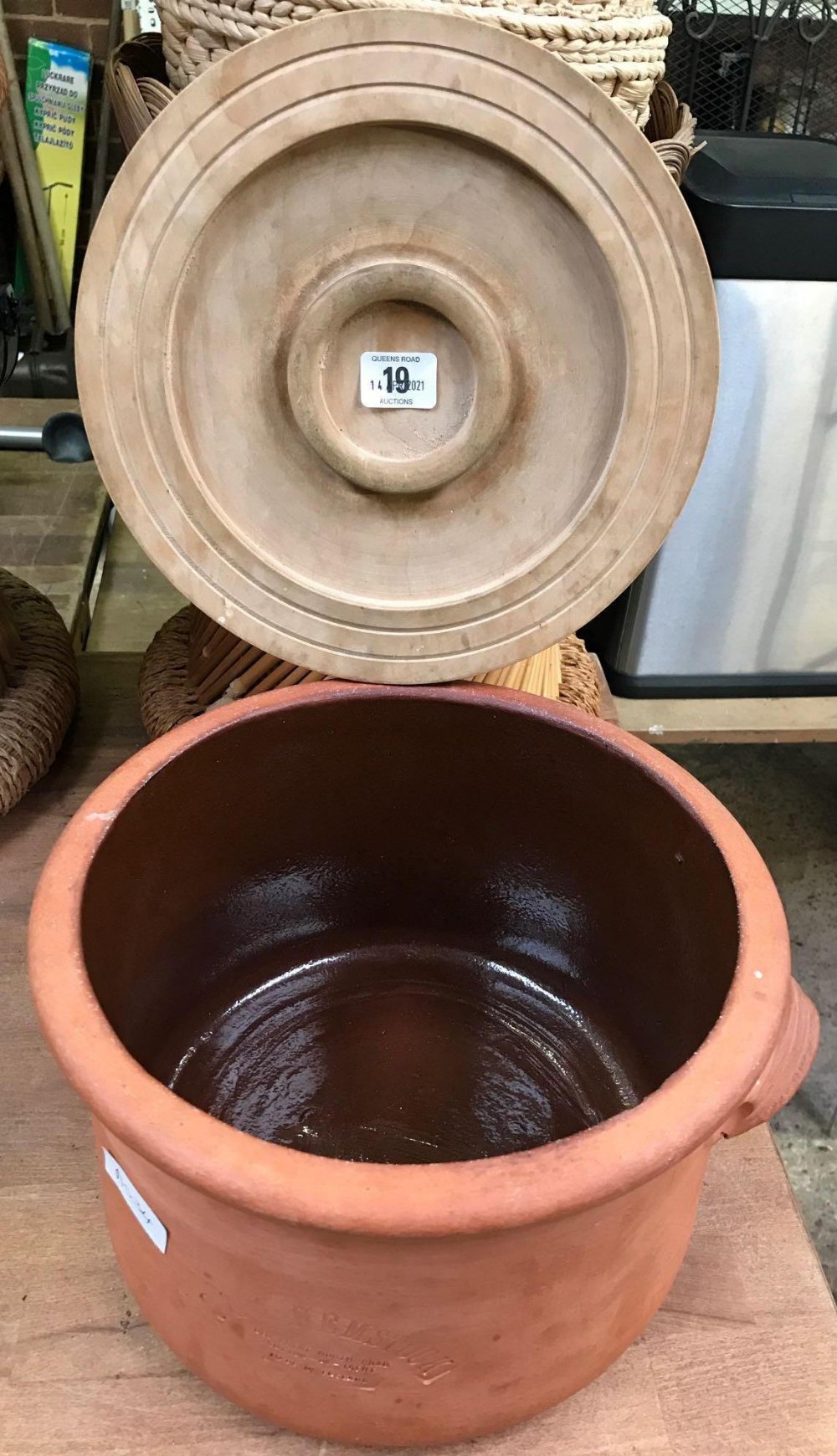 LARGE EARTHENWARE STORAGE JAR - Image 2 of 2