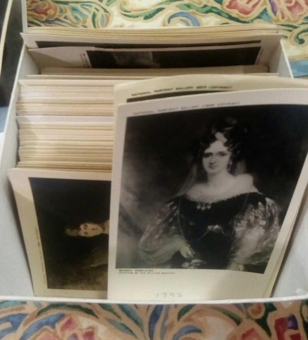 BOX CONTAINING A COLLECTION OF MONOCHROME 'FAMOUS PORTRAIT POSTCARDS, ALBUM OF VINTAGE GREETINGS - Image 3 of 5
