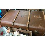 BROWN VINTAGE TRAVEL TRUNK