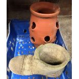 CARTON WITH BOOT GARDEN FEATURE & STRAWBERRY POT