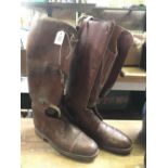 PAIR OF BROWN OFFICERS FIELD BOOTS BY HUNTLEY OF ALDERSHOT - IN GOOD CONDITION