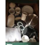 CARTON OF SUNDRY MODERN KITCHEN WARE & CROCKERY