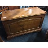 MODERN PINE BLANKET CHEST WITH HINGED LID