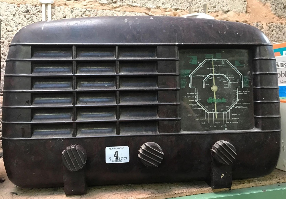 VINTAGE BAKELITE RADIO BY STRAD