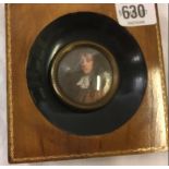 CIRCULAR PORTRAIT MINIATURE OF AN 18THC GENTLEMAN IN DECORATIVE WOODEN & BRASSFRAME