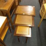 1980'S OAK NEST OF 3 LEATHER TOP TABLES WITH TURNED LEGS