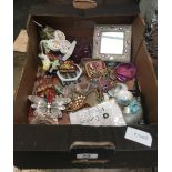 SMALL CARTON OF DRESSING TABLE ORNAMENTS INCL; BUTTERFLY PIN TRAYS & SMALL METAL TRINKET BOXES