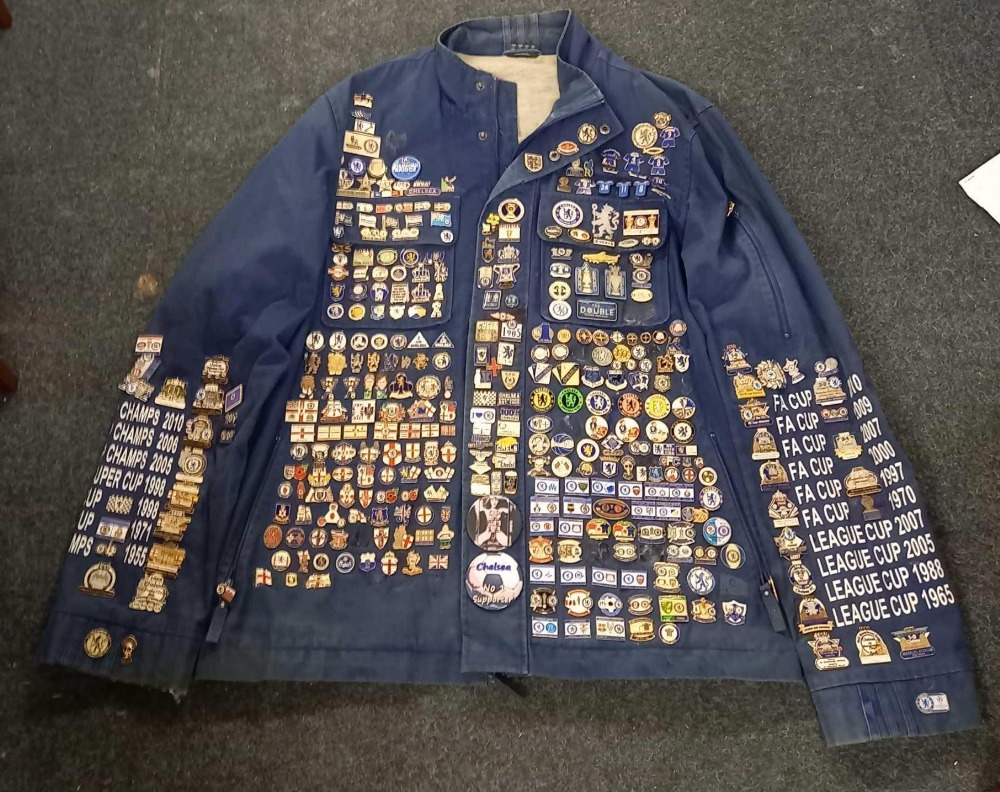 A UNIQUE ADIDAS CHELSEA FOOTBALL CLUB SUPPORTERS JACKET SIZE XL COVERED IN PIN BADGES (GLUED ON)