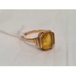 9ct GOLD CITRINE SET RING. SIZE L, WEIGHT 2.2gms