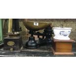 SET OF VINTAGE SCALES & WEIGHTS, VINTAGE COFFEE GRINDER & A NEW COFFEE GRINDER