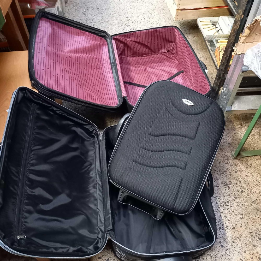 DIMPLE LARGE BLACK SUITCASE & 2 SMALLER SUITCASES - Image 2 of 3