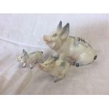 VINTAGE BESWICK PIG & PIGLETS (852)