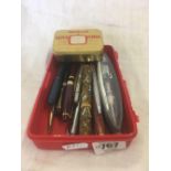 TRAY OF MISC PROPELLING PENCILS & PENS INCL; SWAN SELF FILLER, CONWAY STUART 388 WITH 14ct NIBS &