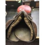 VINTAGE LEATHER SADDLE (NO MAKERS MARK)