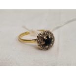 18ct SAPPHIRE & DIAMOND CLUSTER RING, 4.1g, SIZE O