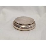 CIRCULAR SILVER SNUFF BOX. SHEFFIELD 1979