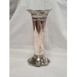 LARGE SILVER ART NOUVEAU VASE, SLIGHT DAMAGE BUT AN IMPRESSIVE PIECE BY SIBREY HALL & CO. LONDON