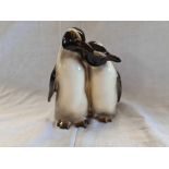 CERAMIC FIGURINE OF 2 PENGUINS BY ROYAL DOULTON