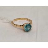 9ct GOLD BLUE STONE SET RING. SIZE N. WEIGHT 2.3gms