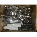 SMALL CARTON OF MATCHING CUTLERY & SET OF 5 STEAK KNIVES