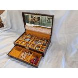 MIRRORED JEWELLERY CASE WITH VARIOUS ITEMS OF COSTUME JEWELLERY