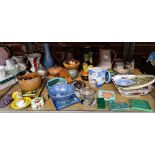 SHELF WITH STUDIO POTTERY, COPPER HANDLED JUG, TREEN & STONE TRINKET BOXES, 1 IN MALACHITE