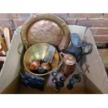 CARTON WITH COPPER & PEWTER JUG, HAMMERED COPPER TRAY, BRASS BOWL & VARIOUS OTHER METALWARE
