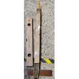 2 WOODEN SPIRIT LEVEL, AN ARCHITECTS 'T' SQUARE & MEASURING RULES