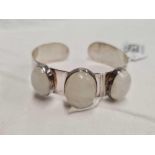 SILVER TORQUE BANGLE SET WITH 3 AGATE STONES