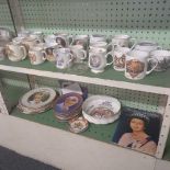 2 SHELVES OF ROYAL COMMEMORATIVE WARE CONSISTING OF MUGS, PLATES ETC