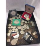 TRAY OF MISC COPPER & NICKEL COINAGE INCL; JUBILEE CROWN'S & A CORONATION MEDAL