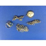 SILVER STONE SET RING, SILVER VICTORIAN BAR BROOCH, 2 X SILVER & MARCASITE BROOCHES & SILVER LOCKET