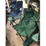 2 COLLAPSIBLE PICNIC CHAIRS WITH BAGS