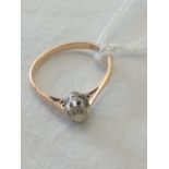 18ct GOLD & PLATINUM DIAMOND SOLITAIRE RING