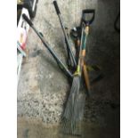 QTY OF GARDEN TOOLS INCL; SHEARS, RAKES & SPADE