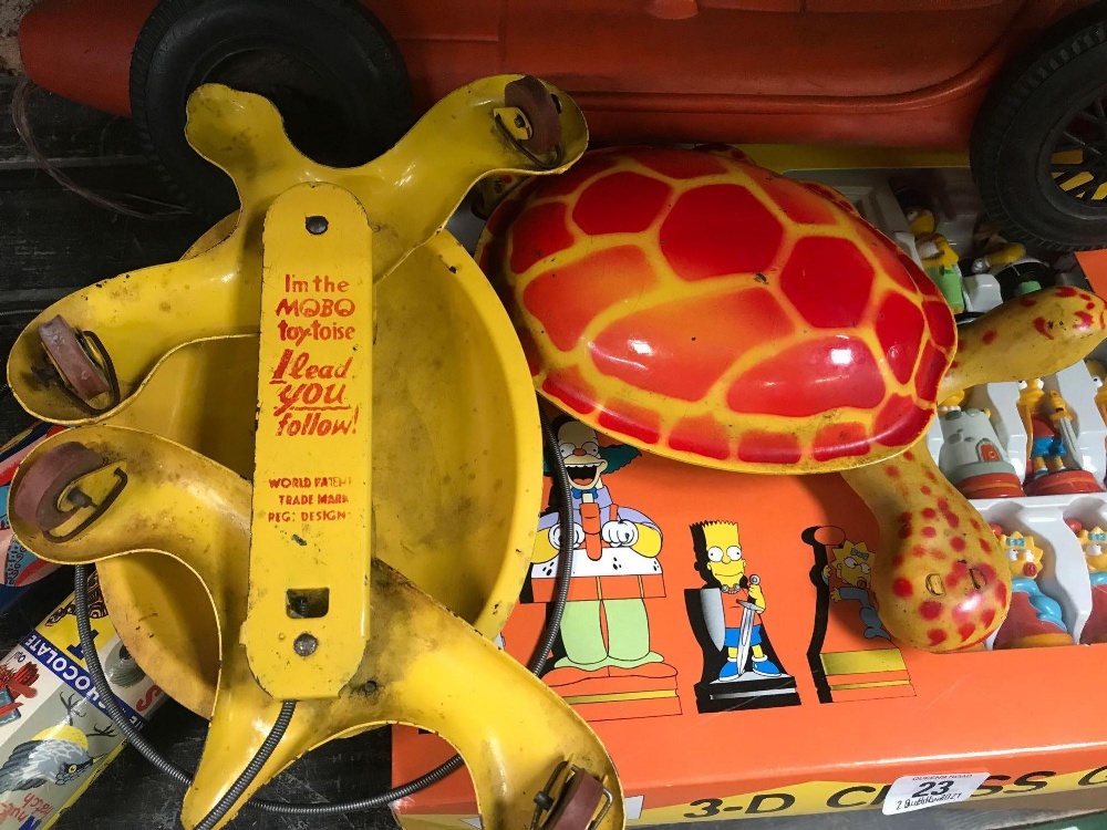 2 VINTAGE MECHANICAL TORTOISE TOYS, PLASTIC RACE CAR, AN ENGINE ROCKET BANK & 3D THE SIMPSONS - Image 3 of 4