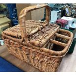 WICKER PICNIC BASKET WITH SPACE FOR 3 BOTTLES