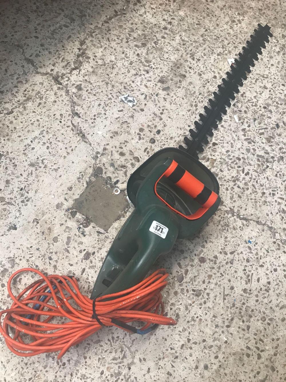 BLACK & DECKER HEDGE TRIMMER WITH 63CM BLADE