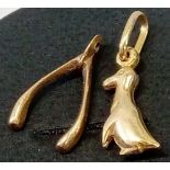 2 9ct GOLD CHARMS OF WISHBONE & A PENGUIN, w. 1g